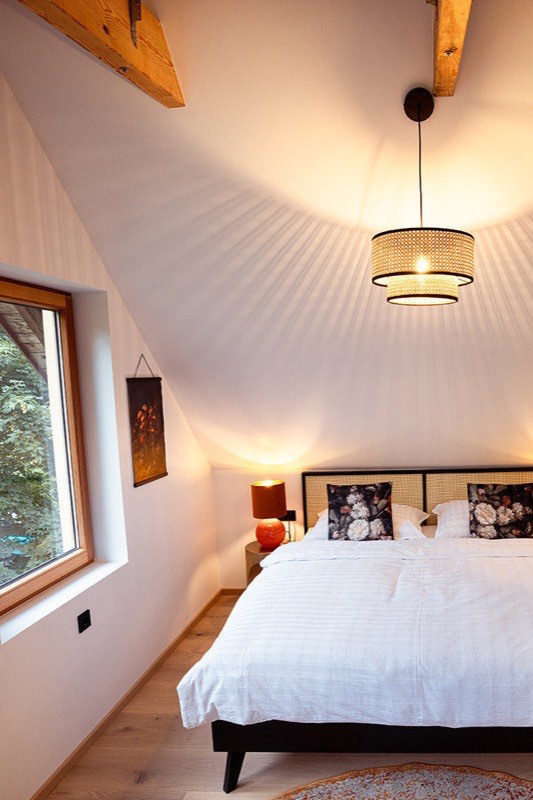 1 Schlafzimmer mit Blick in die Natur